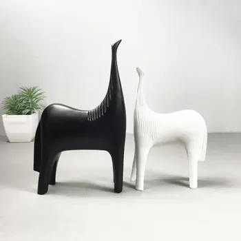 Nordic Preto Cavalos Brancos Resumo Resina Ornamentos Art Sala Estante Escultura Artesanato Ambiente De Trabalho Do Office Figuras De Decoração