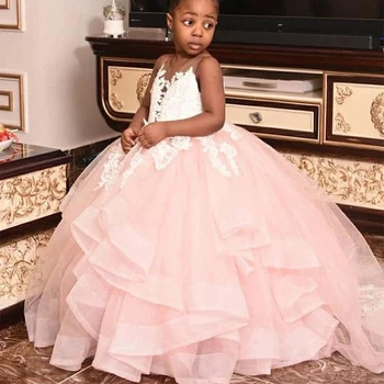 Bonito-de-Rosa Apliques de Renda Vestidos da Menina de Flor Pura Pescoço Camadas Todder Puffy Bola Vestido de Casamento de Comunhão Concurso de Crianças Vestuário